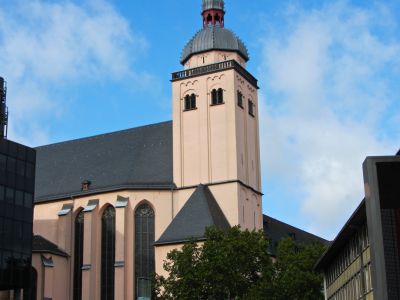 a church outside the train station of Köln, Deutschland (Cologne Germany), had a few minutes there so went out of the station to look