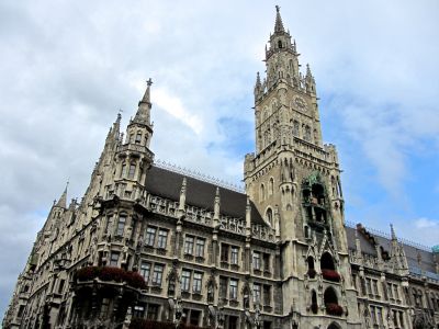 in front of the glockenspiel and "new" town hall in the daytime