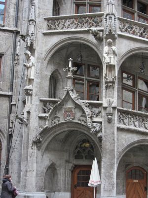 courtyard behind the glockenspiel in a courtyard of the new town hall